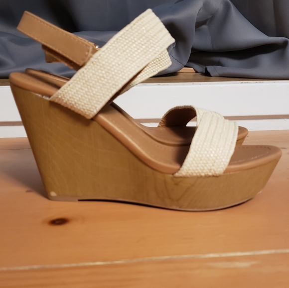 Shoes - Picture 4 of 6